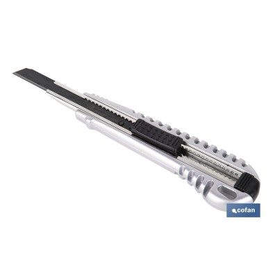 Cúter profesional de aluminio | Hoja negra SK2 | Sistema de bloqueo automático | Zona antideslizante | Disponible en 2 medidas