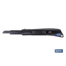 Cúter profesional de ABS | Con recubrimiento antideslizante TPR | Hoja negra ultra afilada SK2 | Bloqueo automático | Disponible